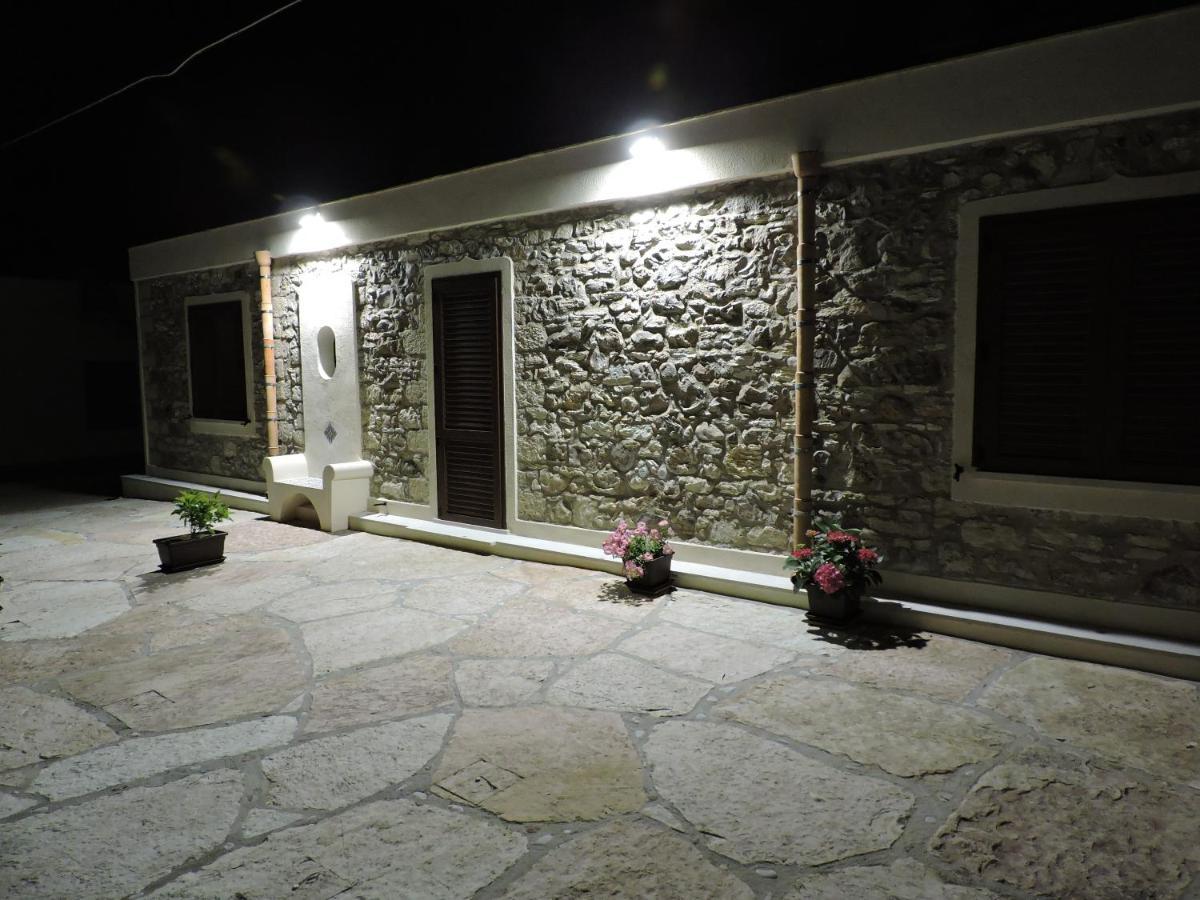 Casale Sammartano Apartments Ummari Εξωτερικό φωτογραφία